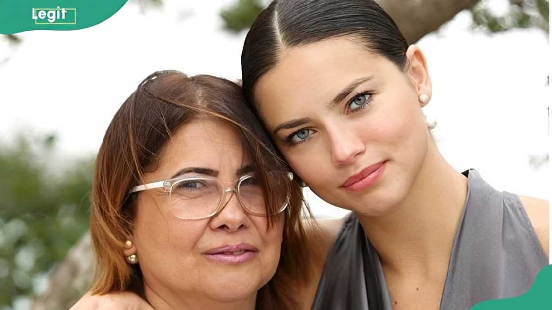 Adriana Lima with her mother Graça Lima. Adriana Lima with her mother Graça Lima.