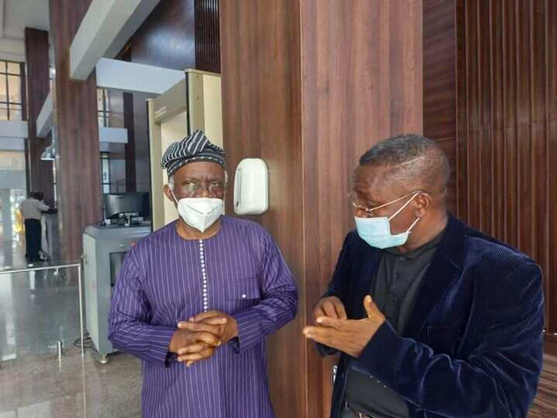 Da duminsa: Tsohon Sojan da gwamnati ta alanta nema ruwa a jallo a dira ofishin DIA Da duminsa: Tsohon Sojan da gwamnati ta alanta nema ruwa a jallo a dira ofishin DIA