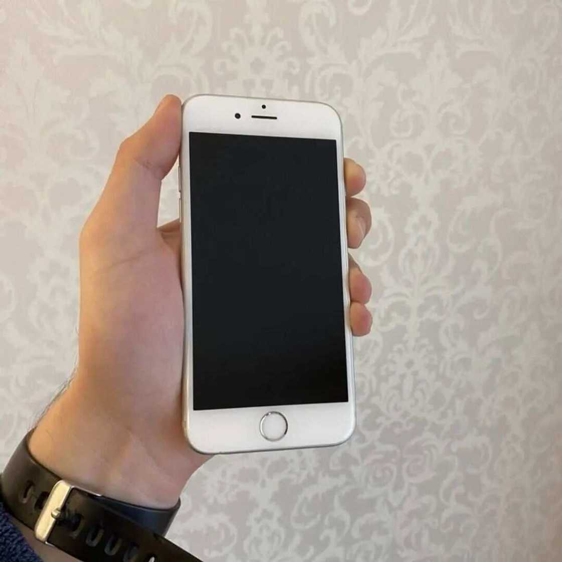 iPhone and their prices iPhone and their prices