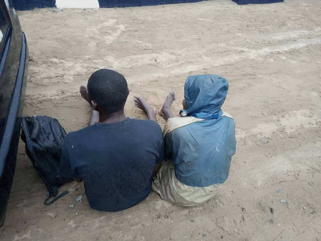 Hotunan yadda rundunar soji ta cafke masu safarar shinkafa daga shiyyar Kudu maso Kudu Hotunan yadda rundunar soji ta cafke masu safarar shinkafa daga shiyyar Kudu maso Kudu