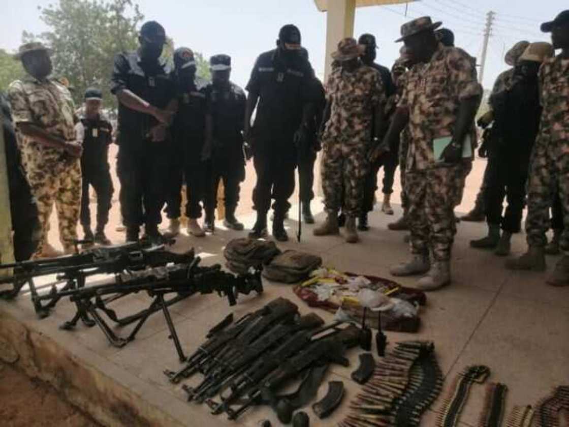 Jami'in soja ne ke samarwa 'yan bindiga alburusai da kakin soja a Zamfara