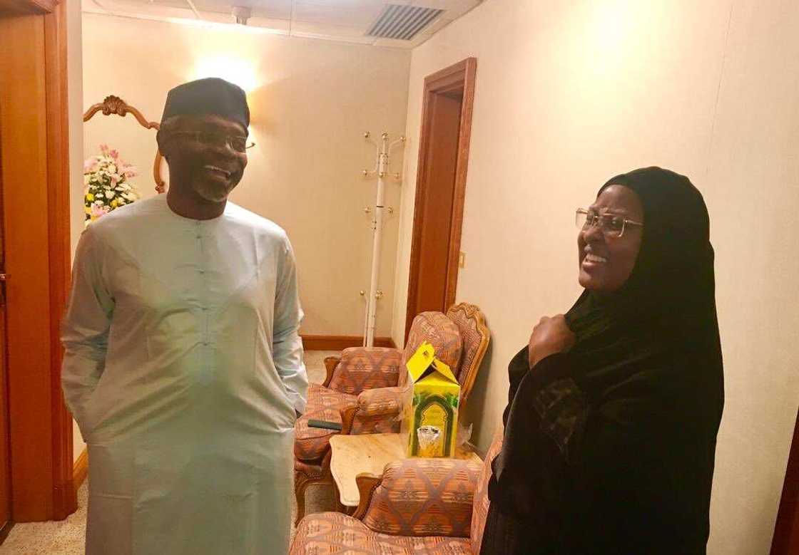 Gbajabiamila cikin raha da Aisha Buhari a Makkah