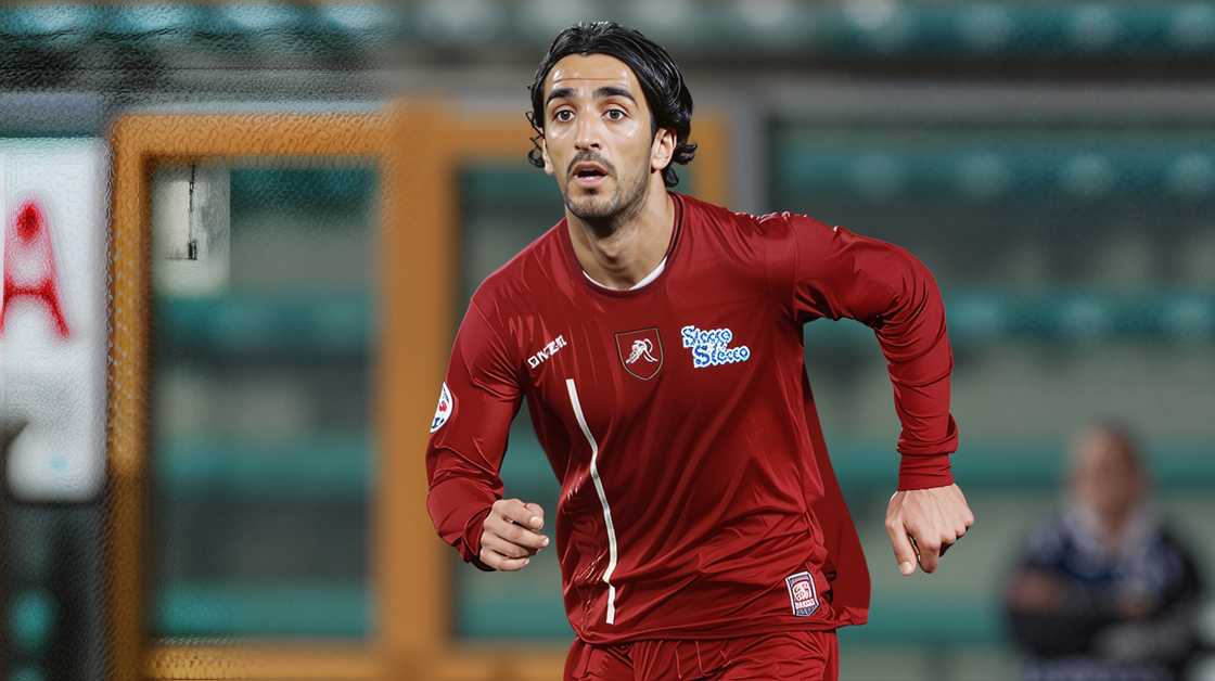 Piermario Morosini runs during a football match. Piermario Morosini runs during a football match.