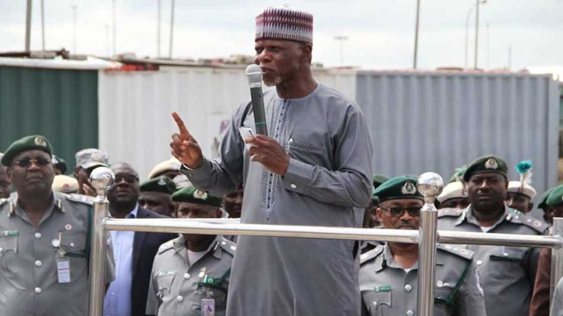 Nigerian Customs rakes in N6billion daily due to border closure Nigerian Customs rakes in N6billion daily due to border closure