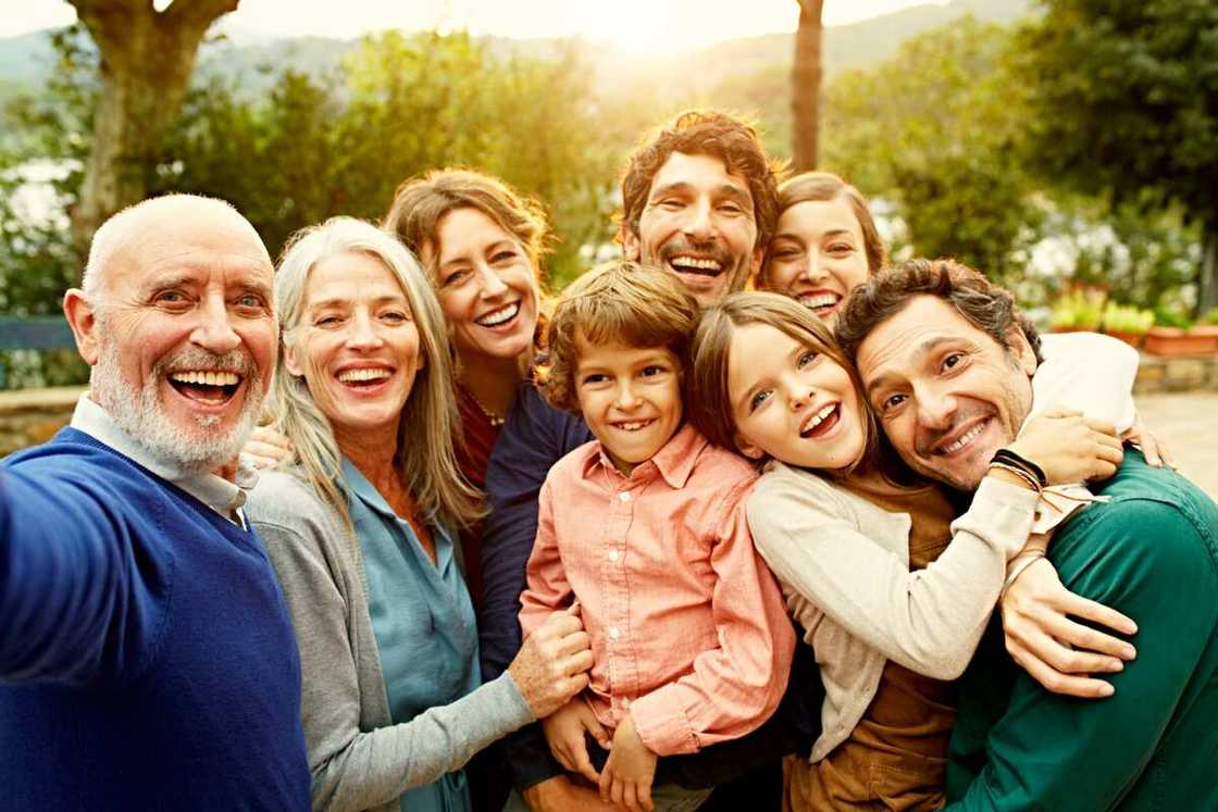 La famille occupe une place fondamentale dans nos vies. La famille occupe une place fondamentale dans nos vies.