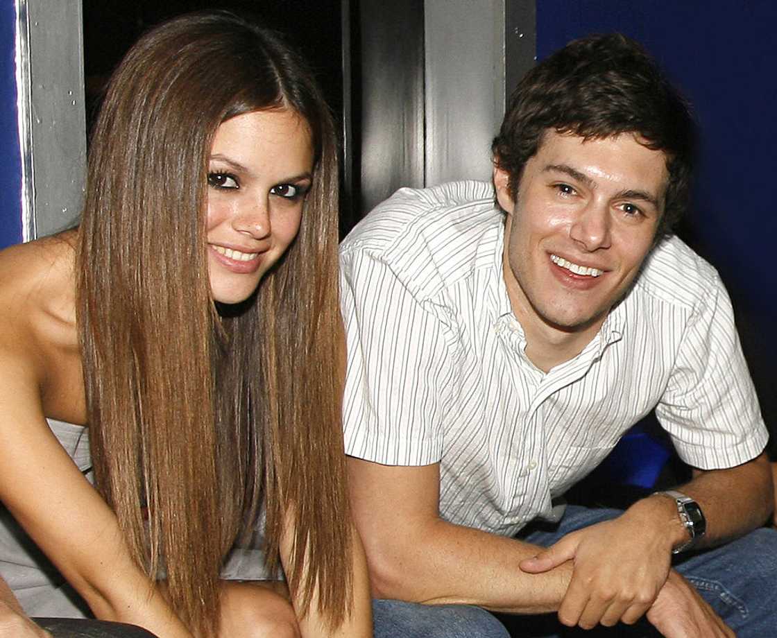 Rachel Bilson (L) and Adam Brody (R) smile as they enjoy a moment together. Rachel Bilson (L) and Adam Brody (R) smile as they enjoy a moment together.