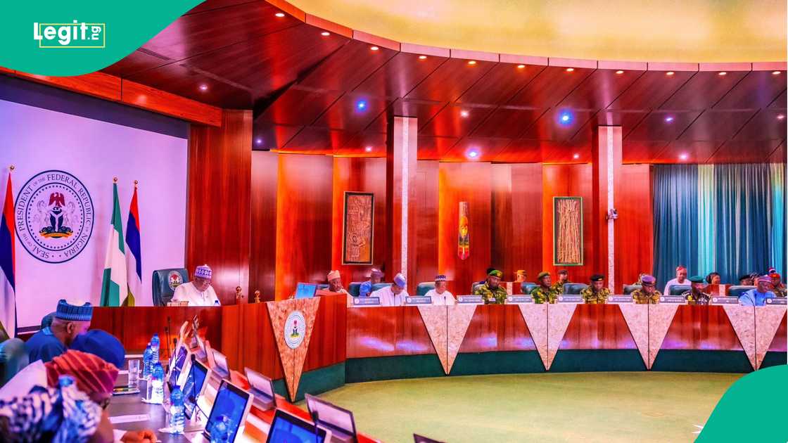 Tinubu yayin wani zama da 'yan majalisar zartarwa ta kasa Tinubu yayin wani zama da 'yan majalisar zartarwa ta kasa