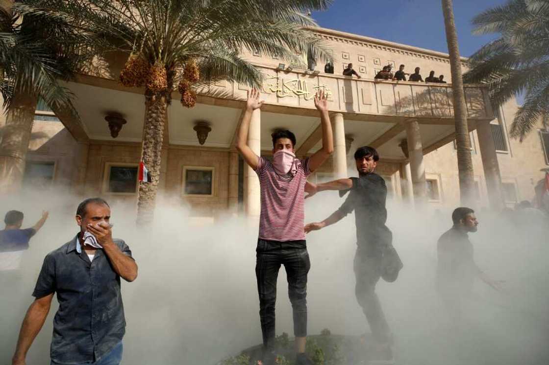 Sadr supporters gather around the government headquarters in Baghdad's Green Zone on August 29 Sadr supporters gather around the government headquarters in Baghdad's Green Zone on August 29
