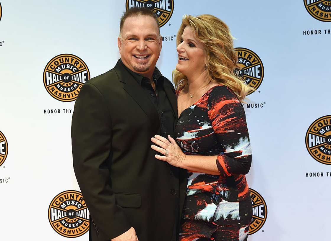 Garth Brooks and Trisha at the Country Music Hall of Fame and Museum in Nashville Garth Brooks and Trisha at the Country Music Hall of Fame and Museum in Nashville
