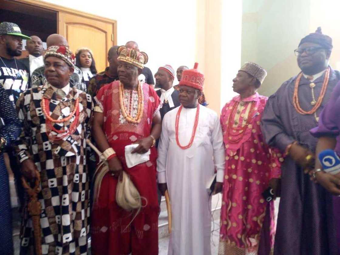 Sarakunan Igbo sun tafi kotu neman a saki Nnmadi Kanu Sarakunan Igbo sun tafi kotu neman a saki Nnmadi Kanu