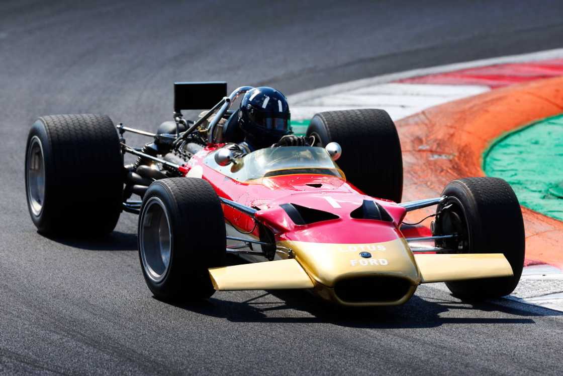 Damon Hill drives the Lotus 49B Ford