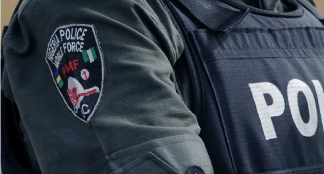 Dan sanda a Yobe ya fashe da kuka, ya bayyana azabar da suke sha wurin Boko Haram Dan sanda a Yobe ya fashe da kuka, ya bayyana azabar da suke sha wurin Boko Haram