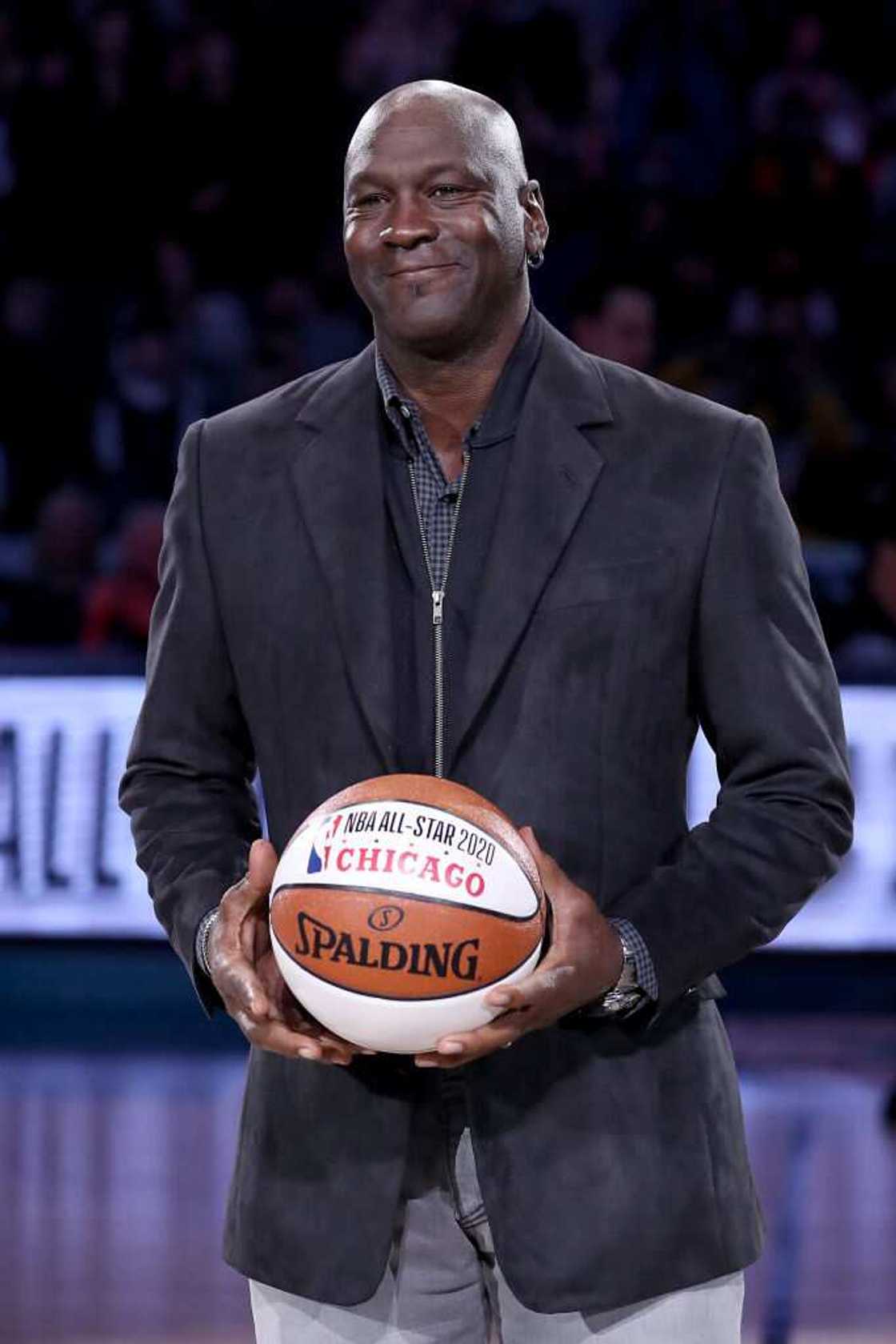 Michael Jordan, propriétaire des Charlotte Hornets, participe à une cérémonie en l'honneur du match des étoiles NBA 2020. (Photo de Streeter Lecka/Getty Images)