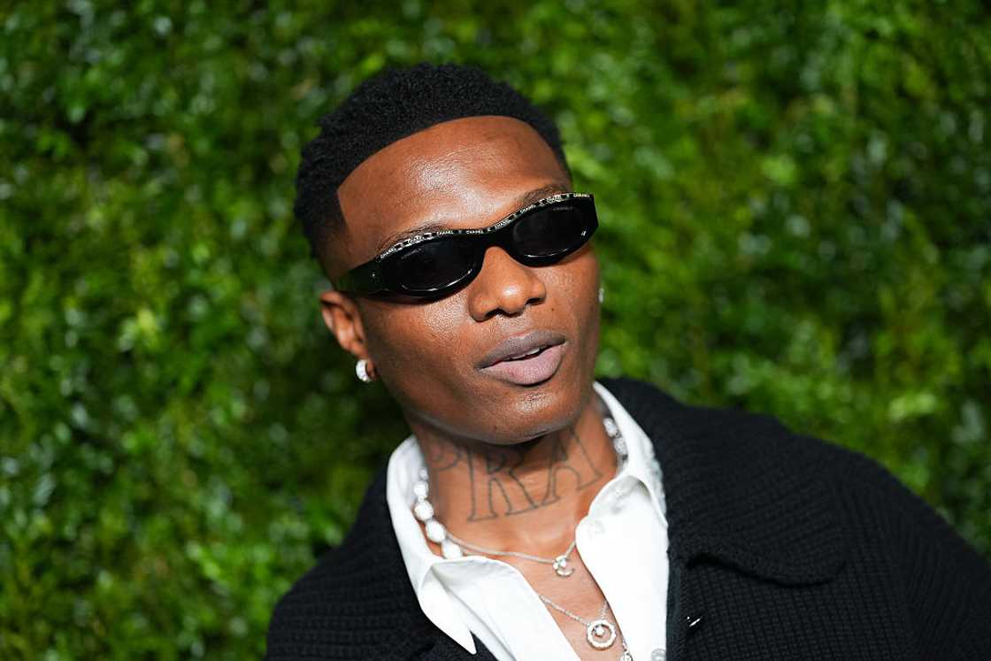 Wizkid in sunglasses at the 18th Annual Tribeca Artists Dinner hosted by Chanel Wizkid in sunglasses at the 18th Annual Tribeca Artists Dinner hosted by Chanel