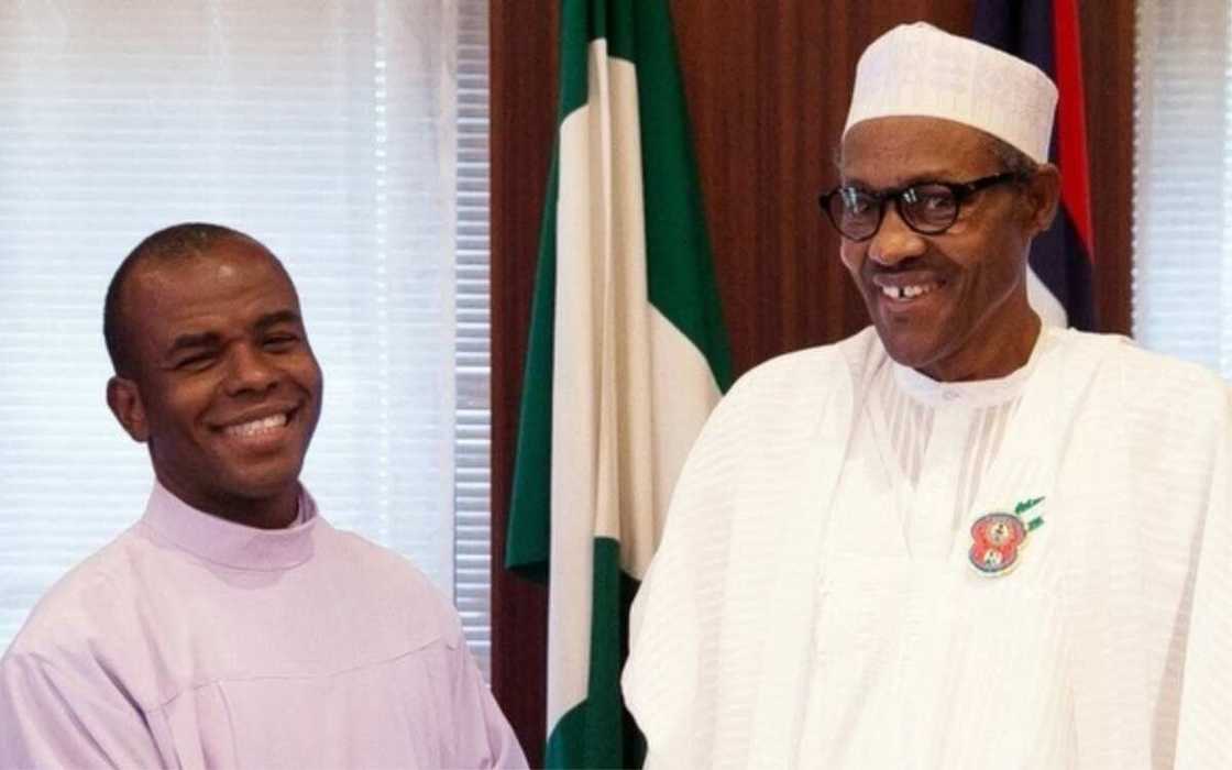 Ka samawa matasa aiki ko ayi maka juyin mulki, Father Mbaka ga Buhari Ka samawa matasa aiki ko ayi maka juyin mulki, Father Mbaka ga Buhari