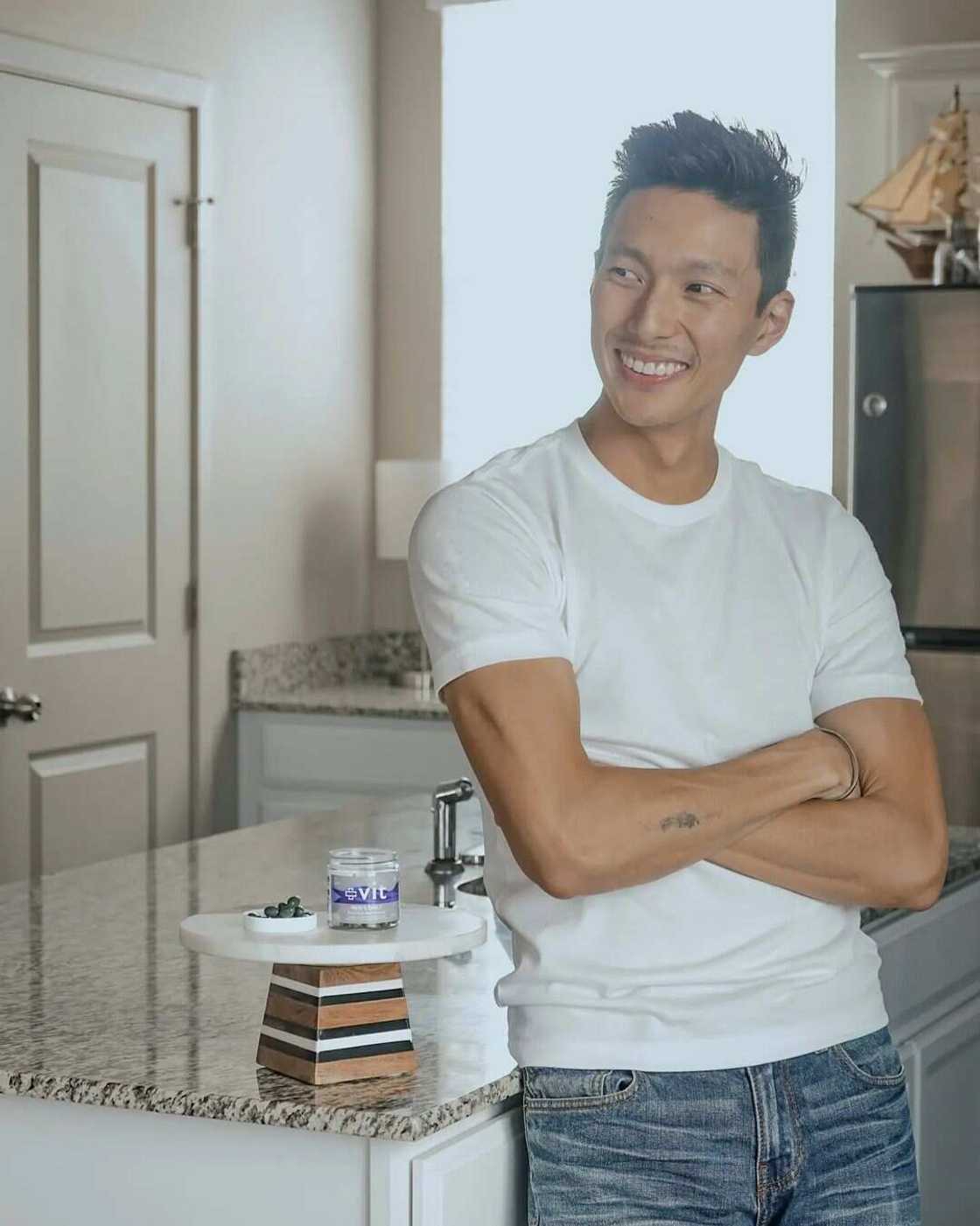 Topher Park's height Topher Park's height