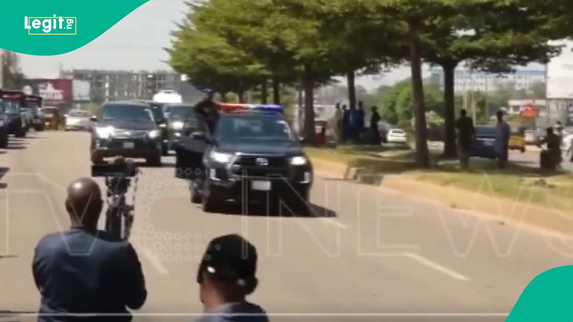 Man shares a more detailed video of what happened between Wike and naval officer.