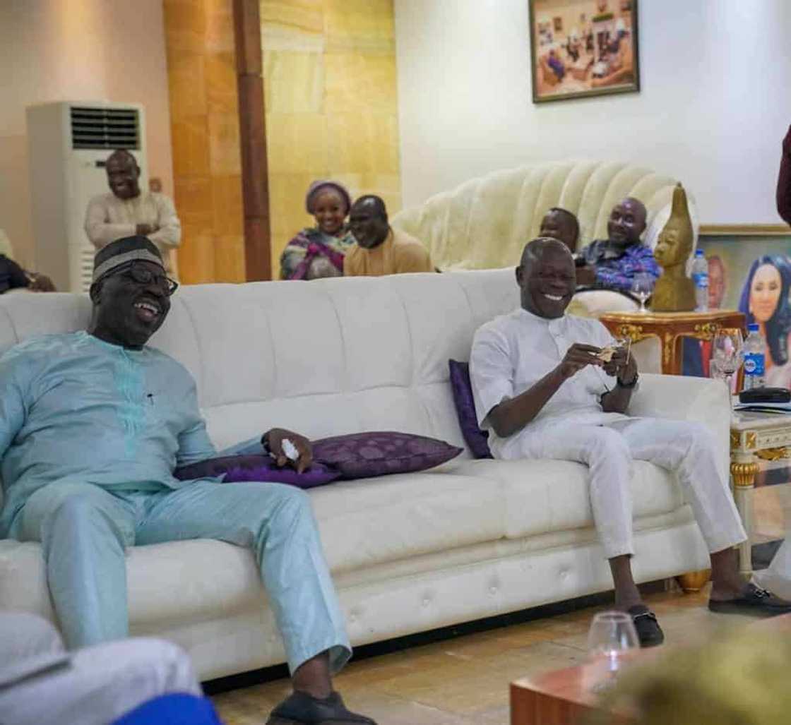 Yanzu Yanzu: Obaseki ya sha alwashin gasa wa Oshiomhole aya a hannu idan ya cigaba da hargitsa al’amuran APC a Edo Yanzu Yanzu: Obaseki ya sha alwashin gasa wa Oshiomhole aya a hannu idan ya cigaba da hargitsa al’amuran APC a Edo