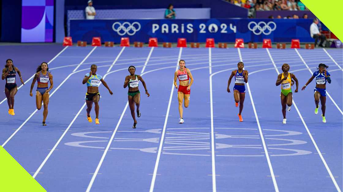 Julien Alfred, Favour Ofili, Nigeria, Saint Lucia, Stade de France, Paris, 2024 Olympics, 200m semifinal. Julien Alfred, Favour Ofili, Nigeria, Saint Lucia, Stade de France, Paris, 2024 Olympics, 200m semifinal.