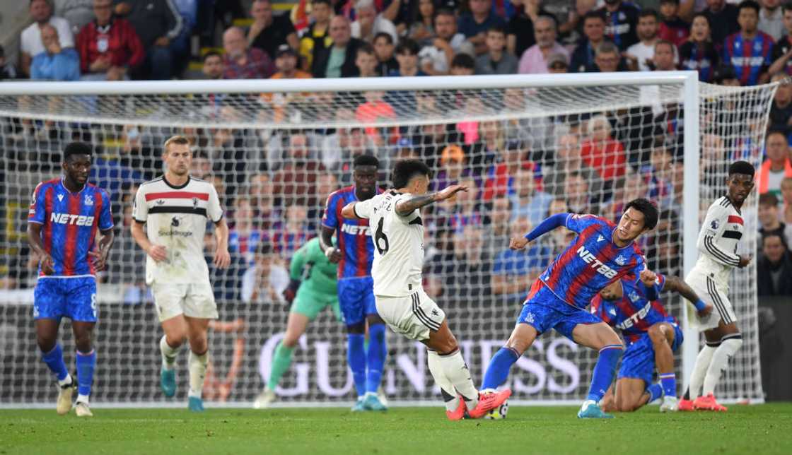 Lisandro Martinez, Crystal Palace vs Manchester United, Daichi Kamada Lisandro Martinez, Crystal Palace vs Manchester United, Daichi Kamada