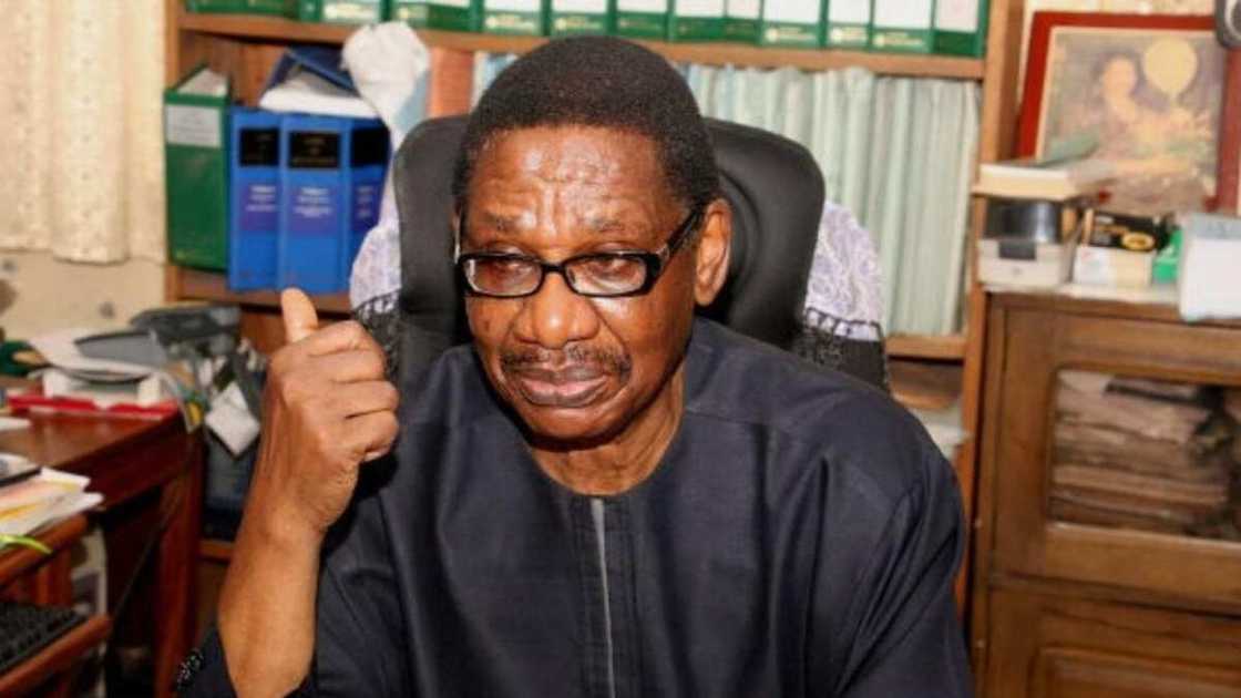 Shugaban kwamitin da ke bai wa shugaban kasa shawara kan yaki da cin hanci da rashawa, Farfesa Itse Sagay Shugaban kwamitin da ke bai wa shugaban kasa shawara kan yaki da cin hanci da rashawa, Farfesa Itse Sagay