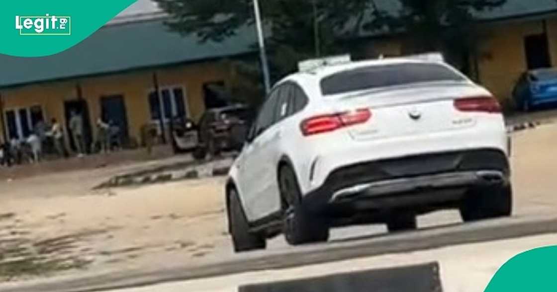 Corps member with GLE reportedly woos colleague's babe Corps member with GLE reportedly woos colleague's babe