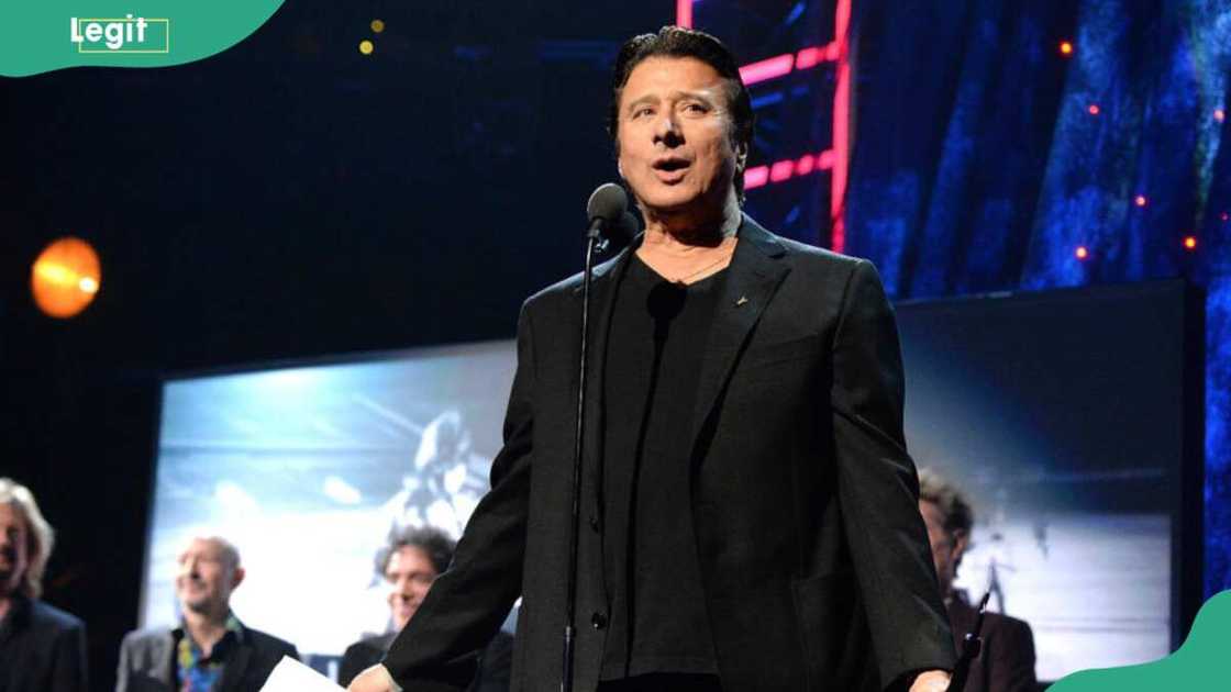 Is Steve Perry married? Is Steve Perry married?