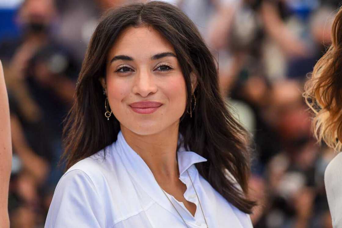 Camélia Jordana est-elle en couple ? Le point sur les rumeurs Camélia Jordana est-elle en couple ? Le point sur les rumeurs