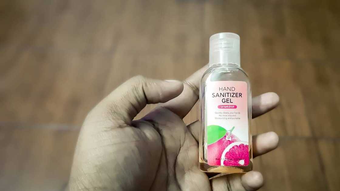 DIY hand sanitizer spray DIY hand sanitizer spray