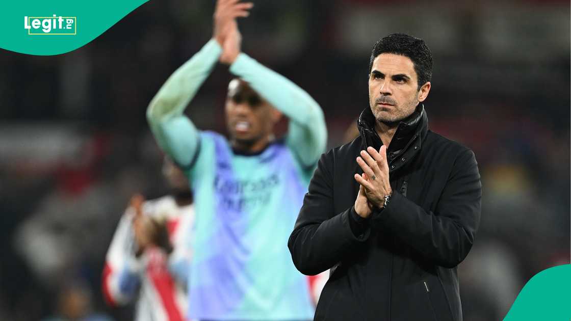 Mikel Arteta, Gabriel Magahalaes, Arsenal, Manchester United, Old Trafford, Manchester, England, Premier League. Mikel Arteta, Gabriel Magahalaes, Arsenal, Manchester United, Old Trafford, Manchester, England, Premier League.