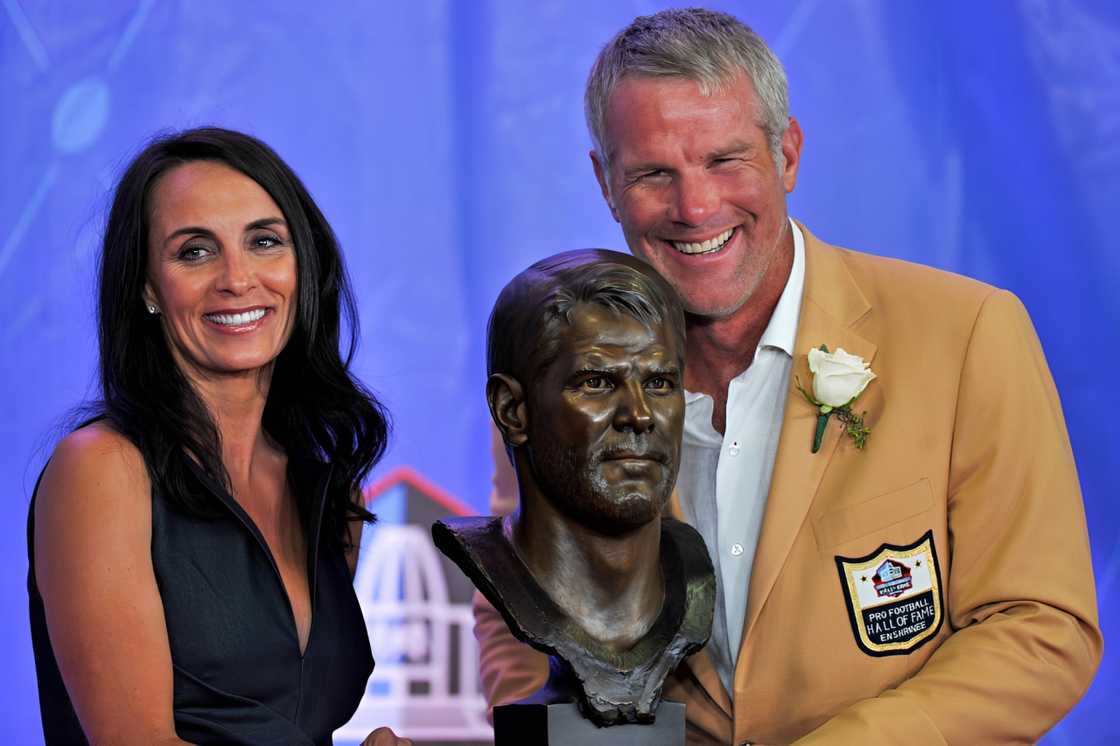 Former NFL player Brett Favre (R) and his wife Deanna (L) Former NFL player Brett Favre (R) and his wife Deanna (L)