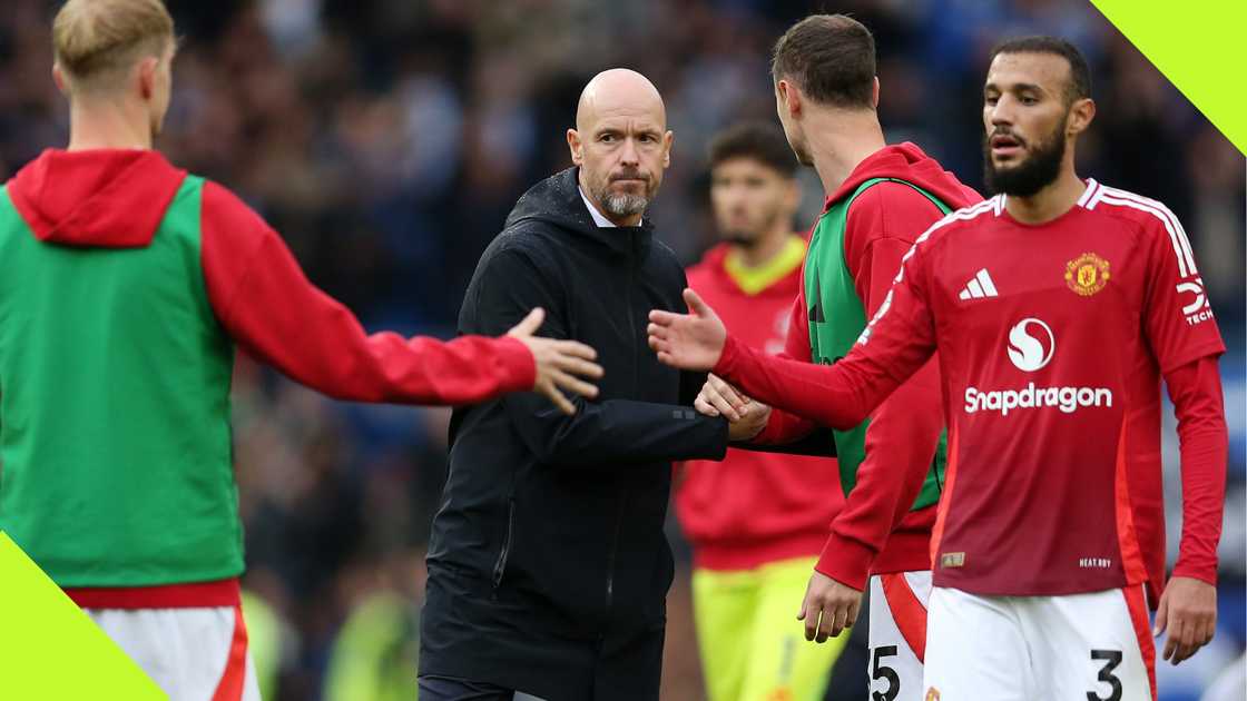 Erik ten Hag with Manchester United players after their loss to Brighton.