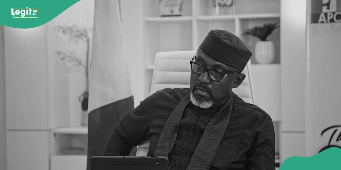 Tsohon gwamnan Imo, Rochas Okorocha da jami'an EFCC suka mamaye gidansa