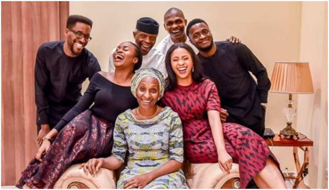 Buhari ya aikawa Mataimakinsa Osinbajo ruwan jinjina a ranar da ya cika shekara 64 Buhari ya aikawa Mataimakinsa Osinbajo ruwan jinjina a ranar da ya cika shekara 64