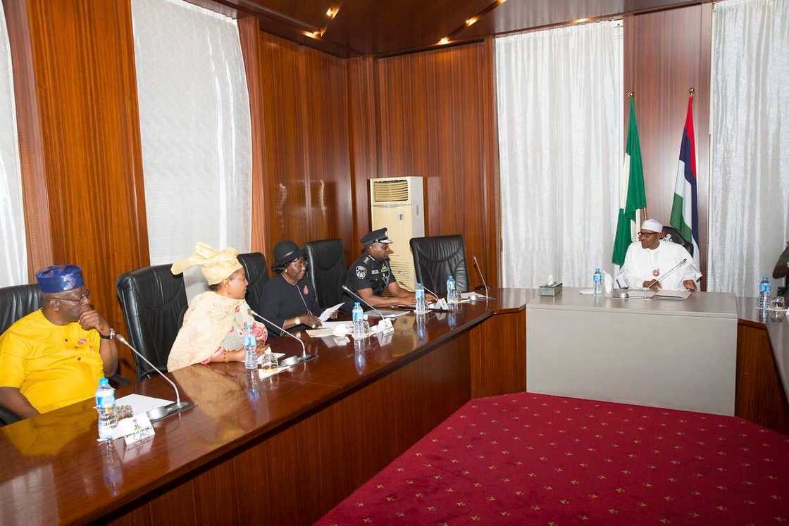 Yanzu-yanzu: Buhari ya kara albashin yan sanda Yanzu-yanzu: Buhari ya kara albashin yan sanda