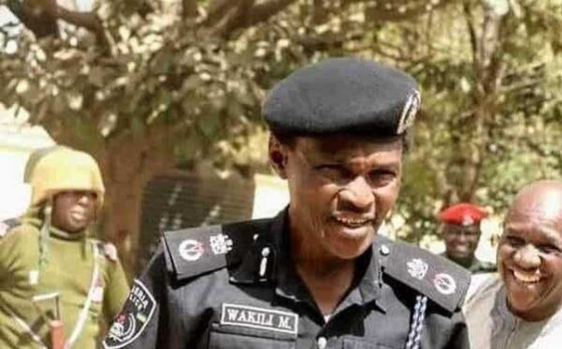 Kungiyar kare yancin dan adam ta soki CP Wakili bisa kama mataimakin gwamnan Kano Kungiyar kare yancin dan adam ta soki CP Wakili bisa kama mataimakin gwamnan Kano