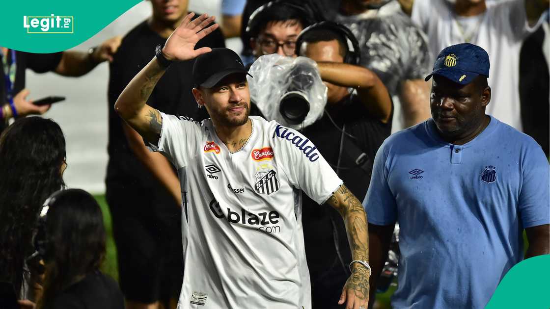 Neymar returns to Santos