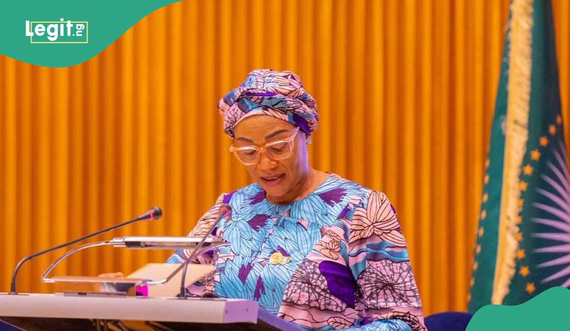 Nigerian First Lady has called on supporters and friends to make donation for the completion of the national library. Nigerian First Lady has called on supporters and friends to make donation for the completion of the national library.