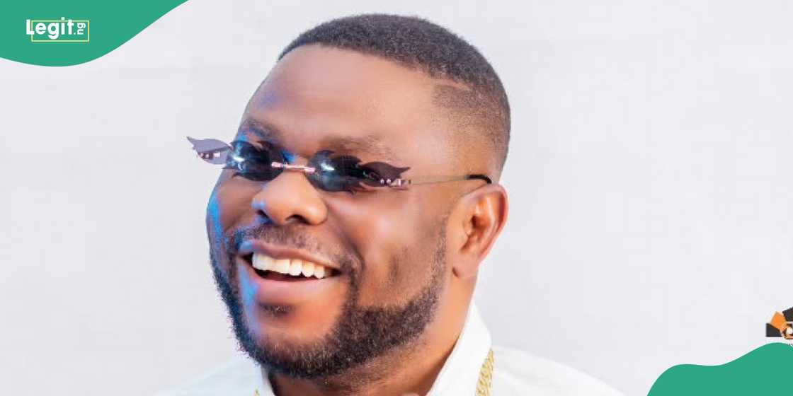 Yinka Ayefele takes guest on tour of his mansion, clip trends Yinka Ayefele takes guest on tour of his mansion, clip trends