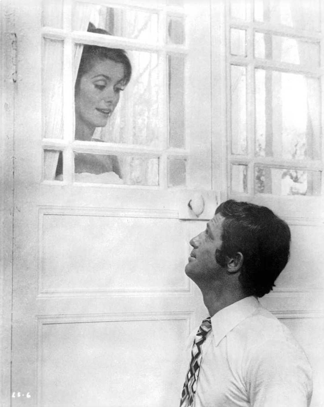 L'actrice Catherine Deneuve et l'acteur Jean-Paul Belmondo sur le tournage du film United Artist " Mississippi Mermaid" en 1969. (Photo par Michael Ochs Archives) L'actrice Catherine Deneuve et l'acteur Jean-Paul Belmondo sur le tournage du film United Artist " Mississippi Mermaid" en 1969. (Photo par Michael Ochs Archives)