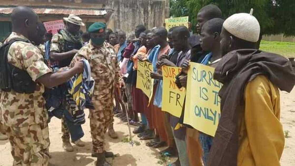 A tura 'yan Boko Haram da suka tuba zuwa gonaki, tsohon Janar ya shawarci FG