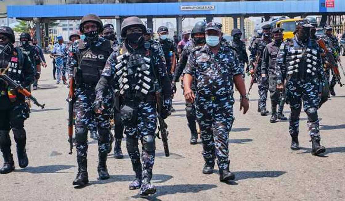 Yan sanda sun ragargaji yan bindiga. Yan sanda sun ragargaji yan bindiga.