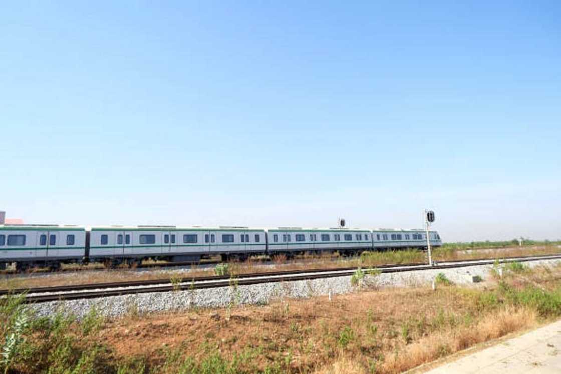 Jirgin kasa Jirgin kasa