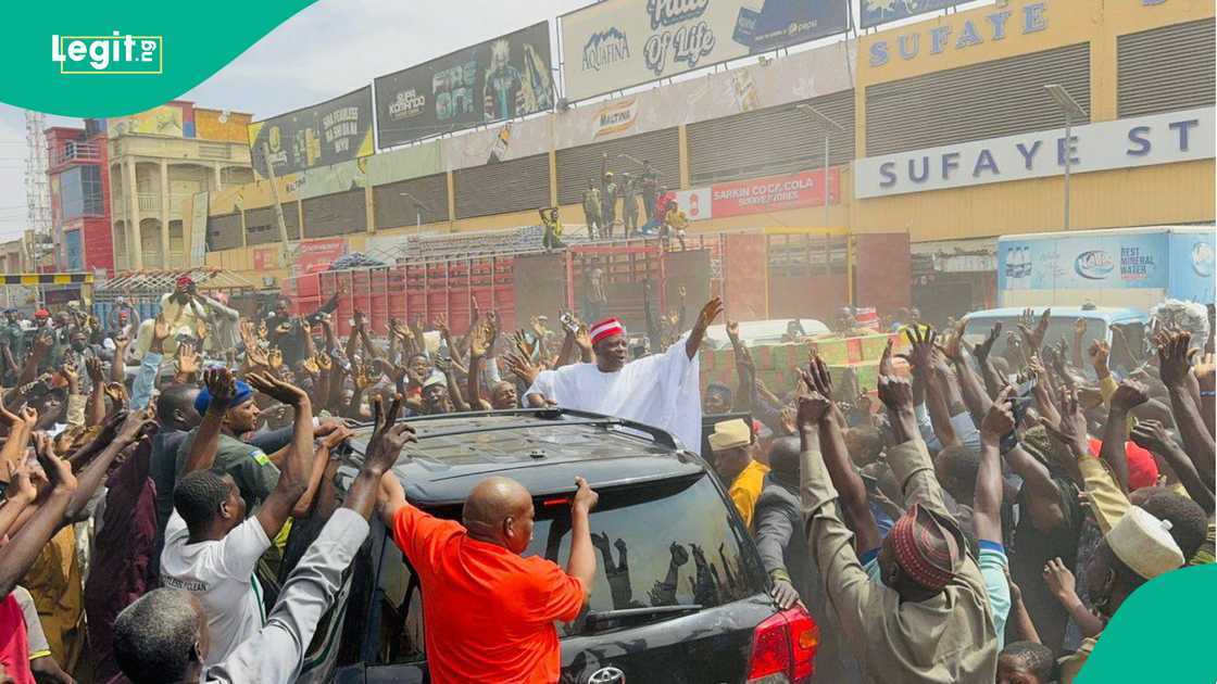 Sanata Rabiu Yusuf Kwankwaso ya ziyarci kasuwar Kano Sanata Rabiu Yusuf Kwankwaso ya ziyarci kasuwar Kano