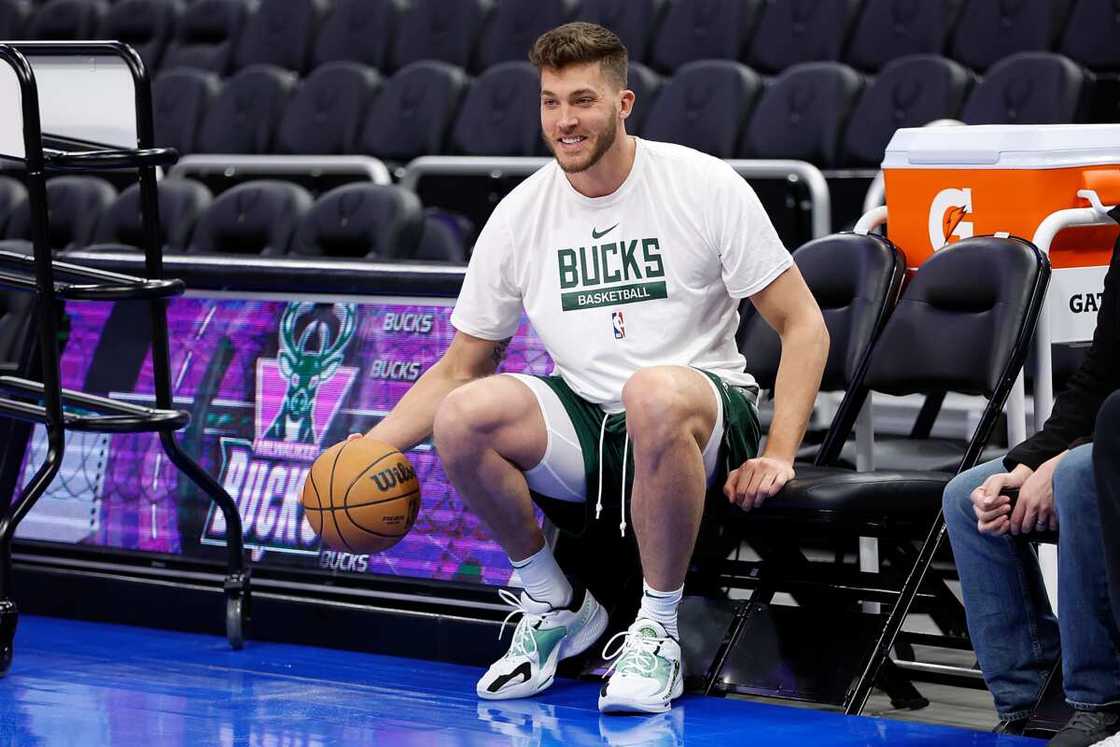 Lowest-paid NBA player Lowest-paid NBA player