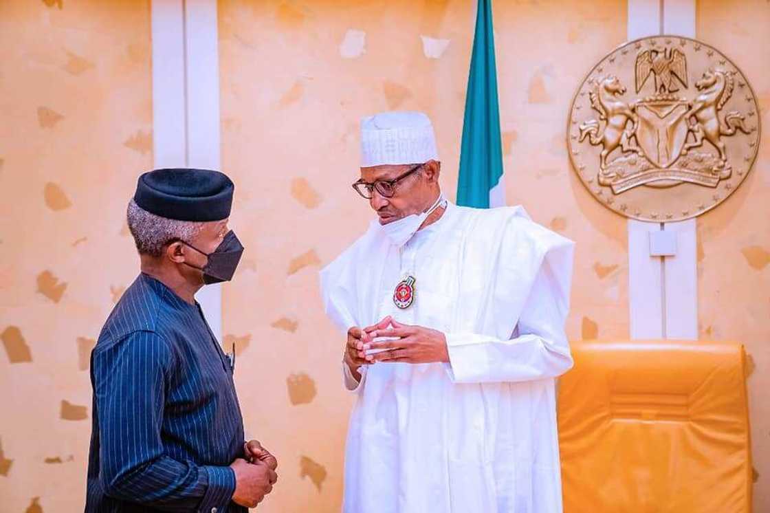 Shugaban ƙasa, Muhammadu Buhari da VP Yemi Osinbajo. Shugaban ƙasa, Muhammadu Buhari da VP Yemi Osinbajo.