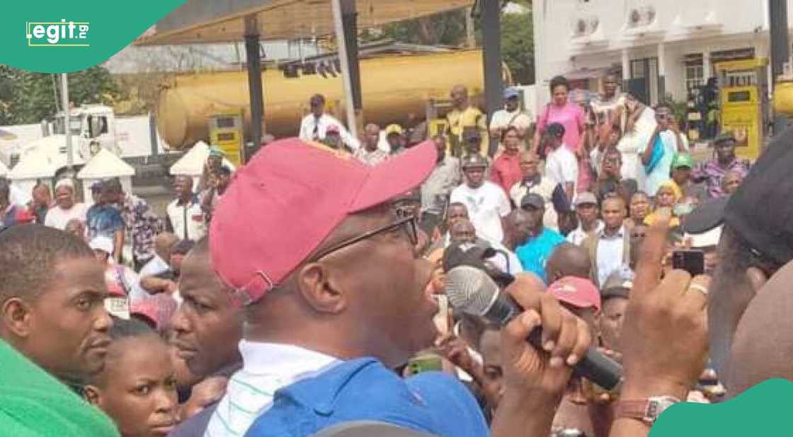 Gwamnan Oyo ya shiga zanga-zangar Oyo Gwamnan Oyo ya shiga zanga-zangar Oyo