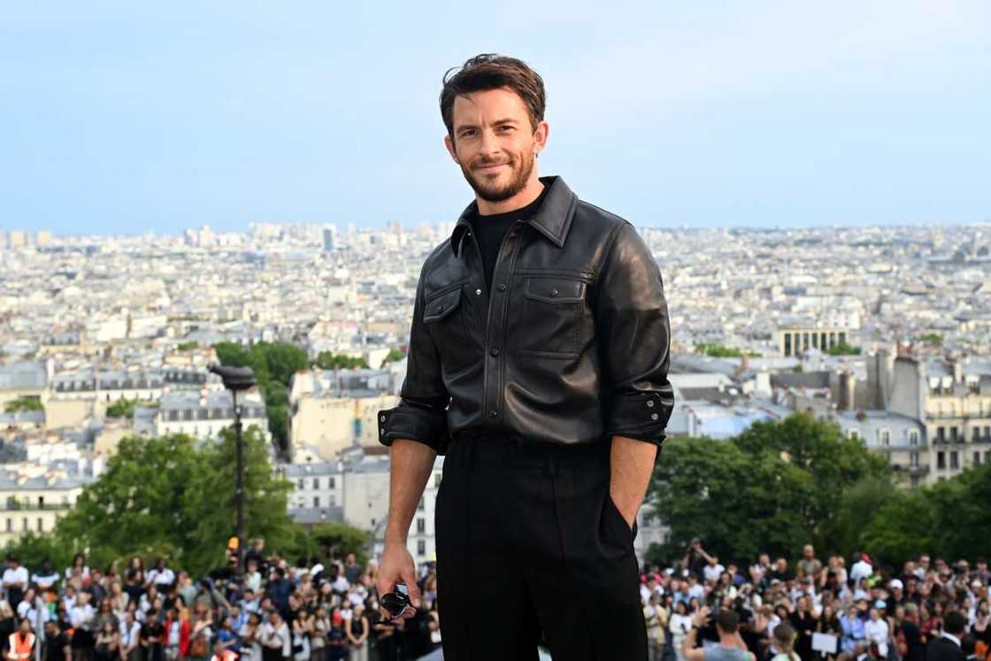 Jonathan Bailey attends the AMI - Alexandre Mattiussi Menswear Spring Summer show as part of Paris Fashion Week in Paris, France Jonathan Bailey attends the AMI - Alexandre Mattiussi Menswear Spring Summer show as part of Paris Fashion Week in Paris, France