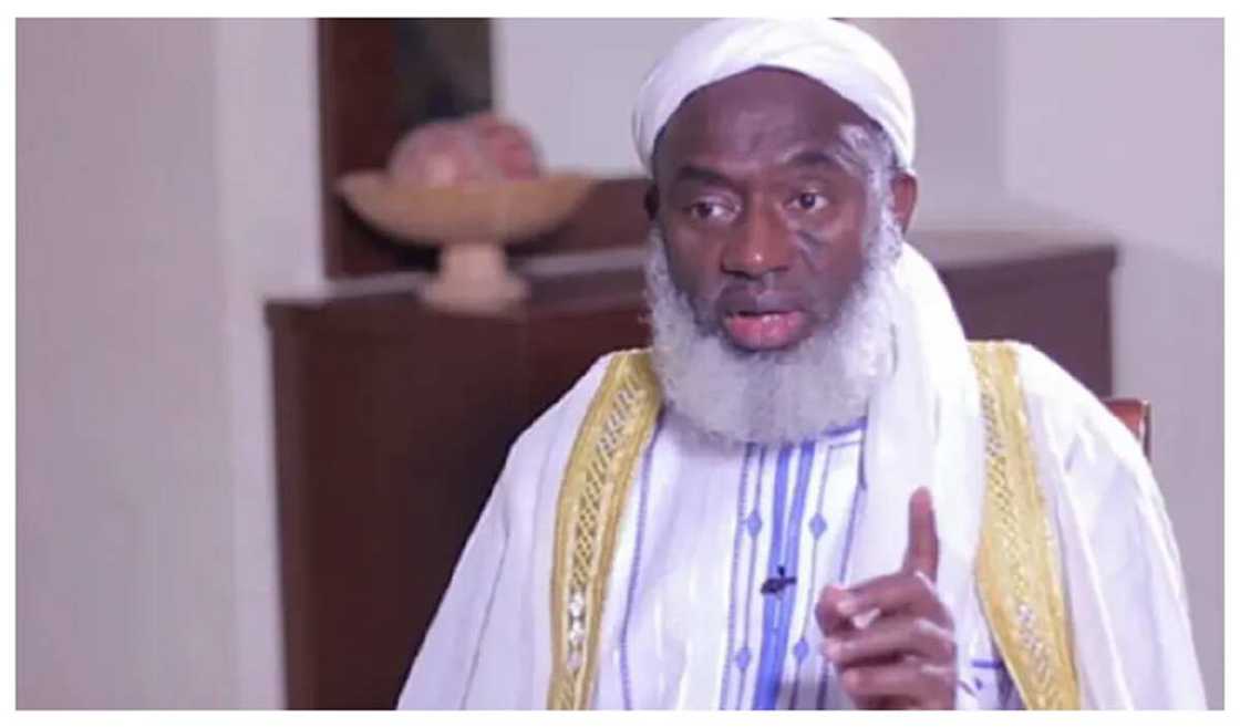 Sheikh Gumi Ya Soki FG Kan Barazanar Hukunta BBC Da Aminiya. Sheikh Gumi Ya Soki FG Kan Barazanar Hukunta BBC Da Aminiya.