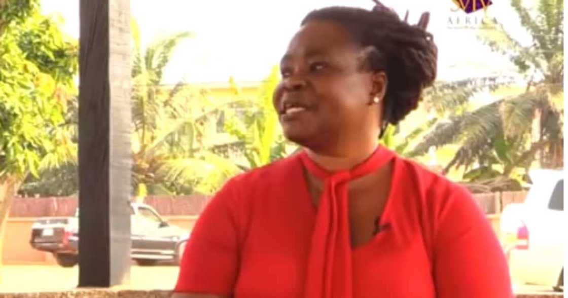 Woman exposes her ex-husband in video, says he has refused o leave her house Woman exposes her ex-husband in video, says he has refused o leave her house
